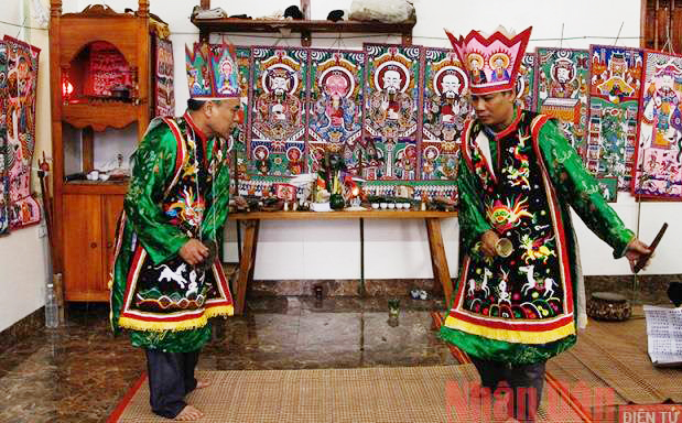 Tranh thờ trong Tết Nhảy của người Dao trên núi Ba Vì, Hà Nội. Ảnh: NDĐT