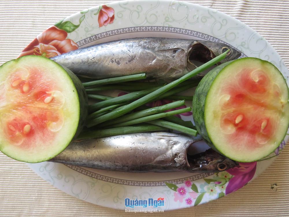 Nguyên liệu chế biến món cá ngạu kho dưa. Ảnh: Trang Thy